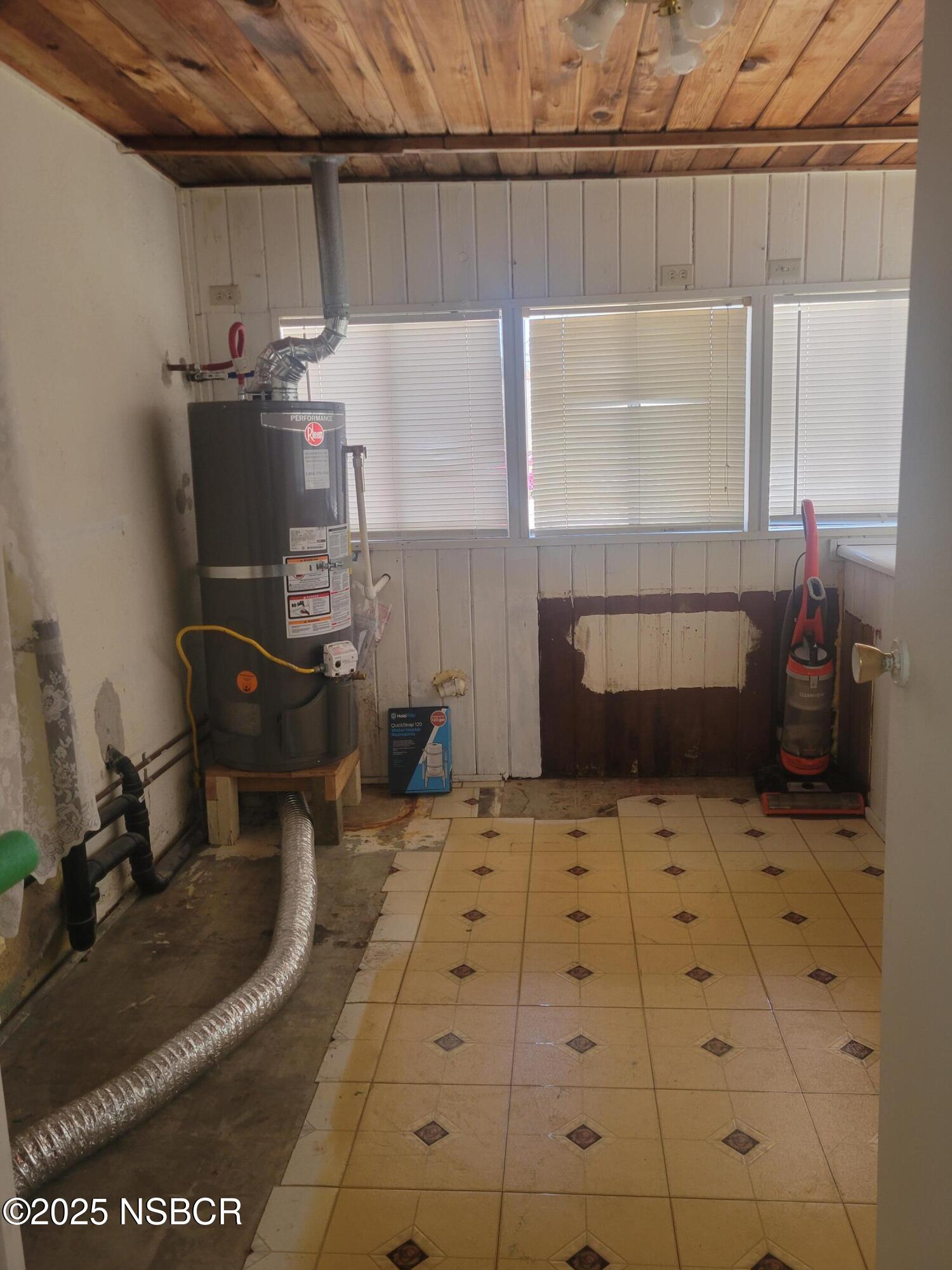 812 W Nectarine Avenue