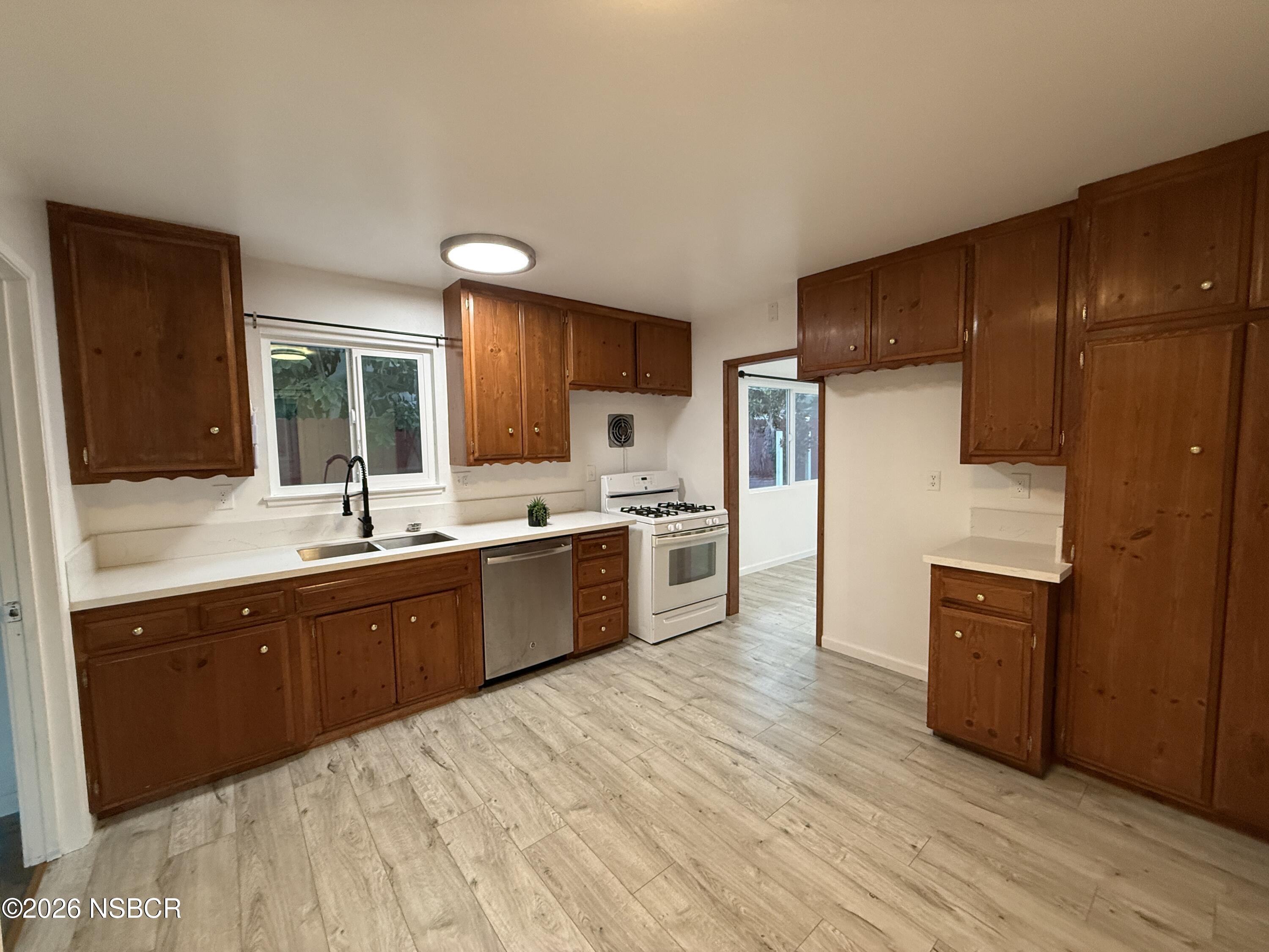 1408 W Walnut Avenue