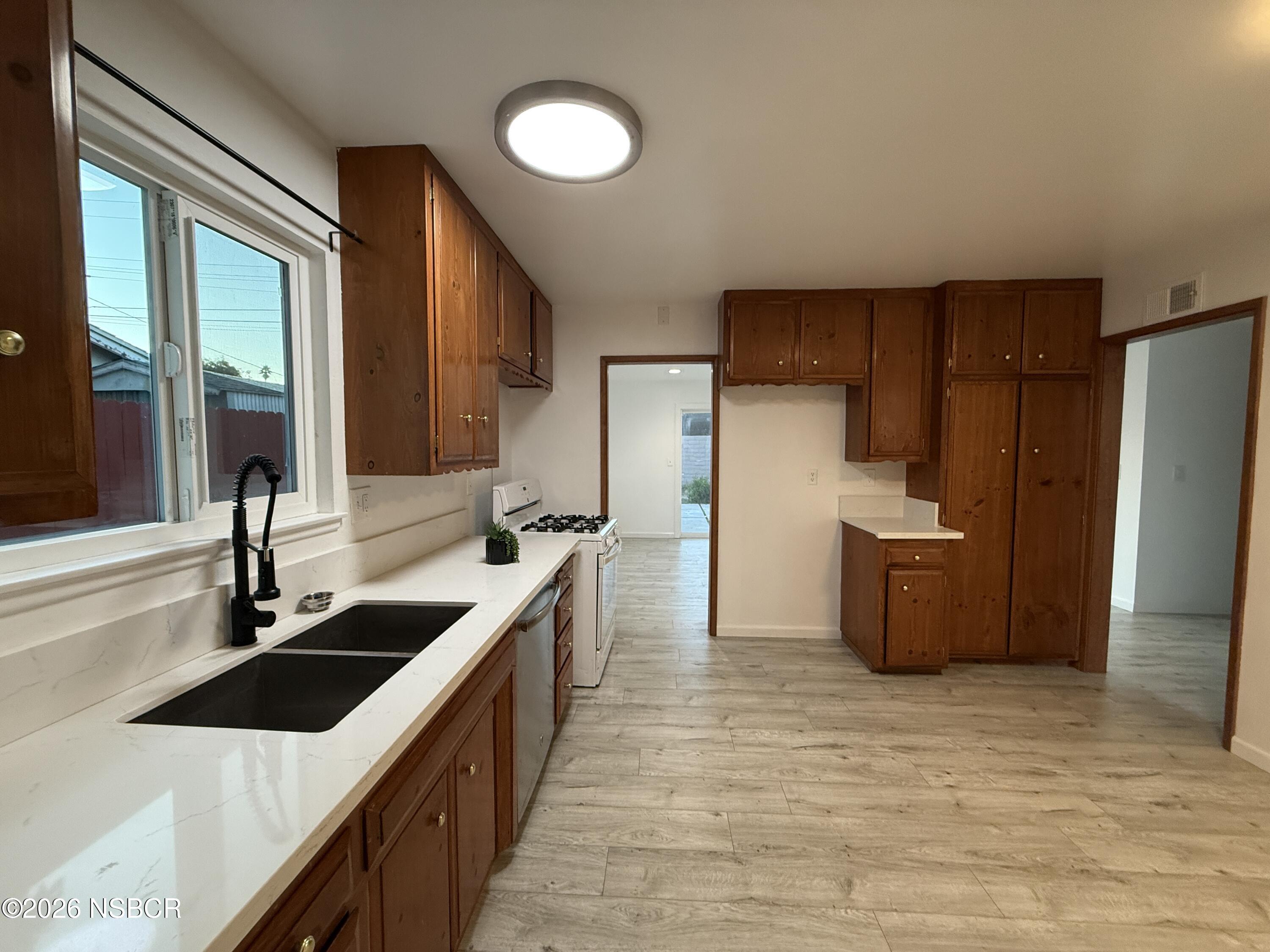 1408 W Walnut Avenue