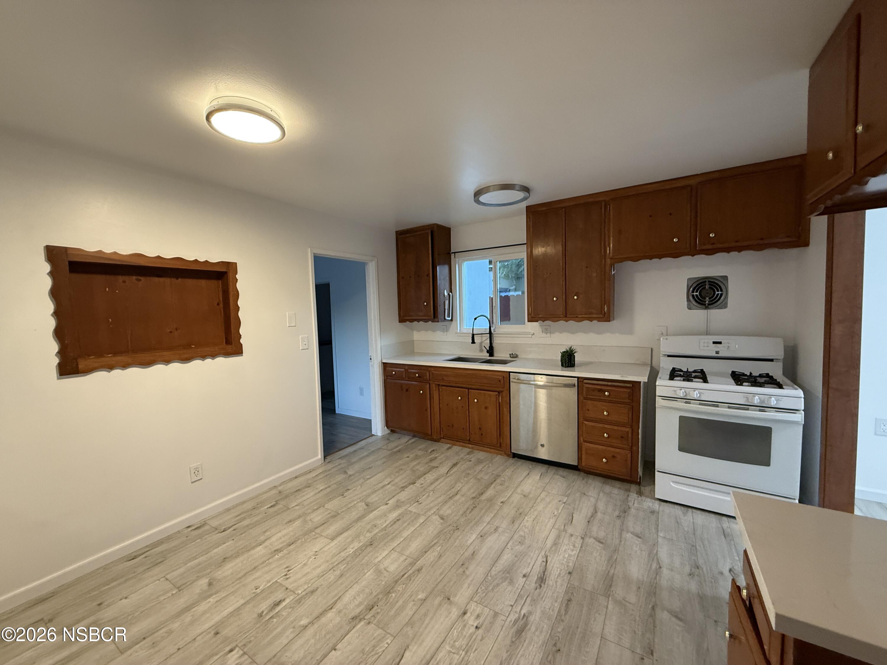 1408 W Walnut Avenue