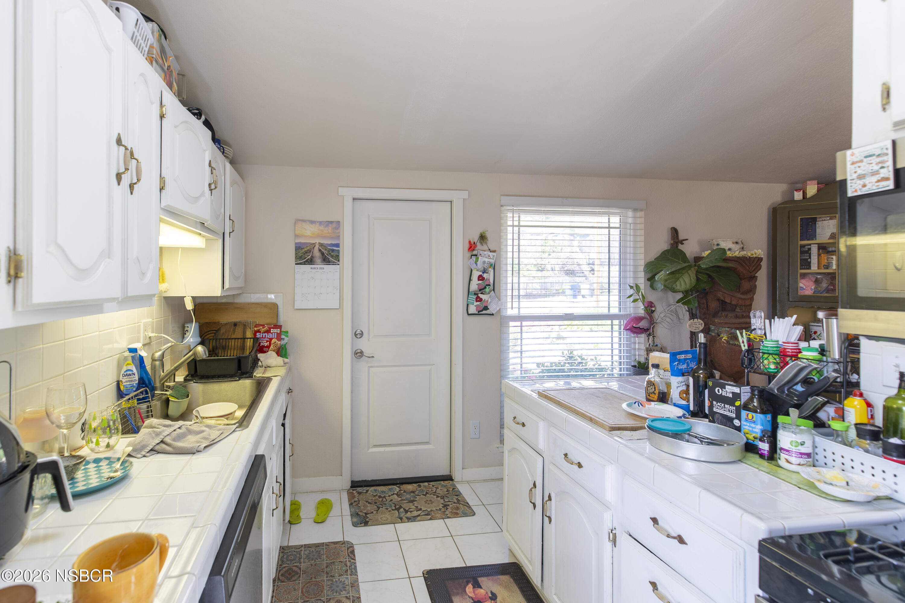 3838 Via Mitad