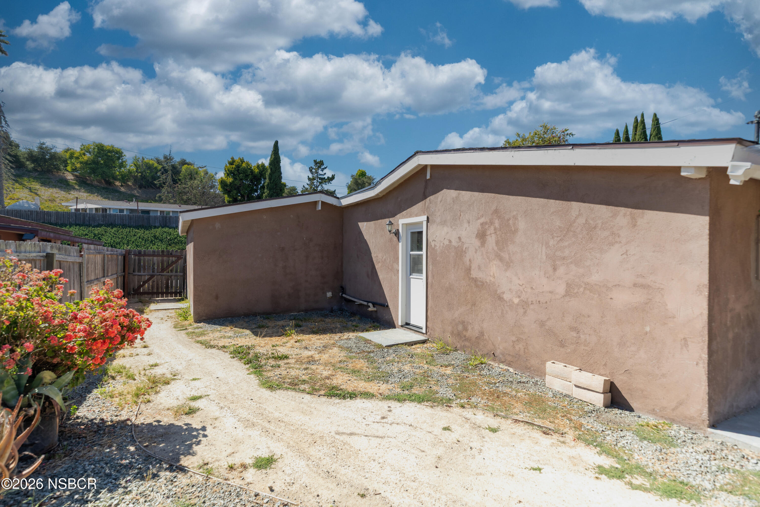 3838 Via Mitad