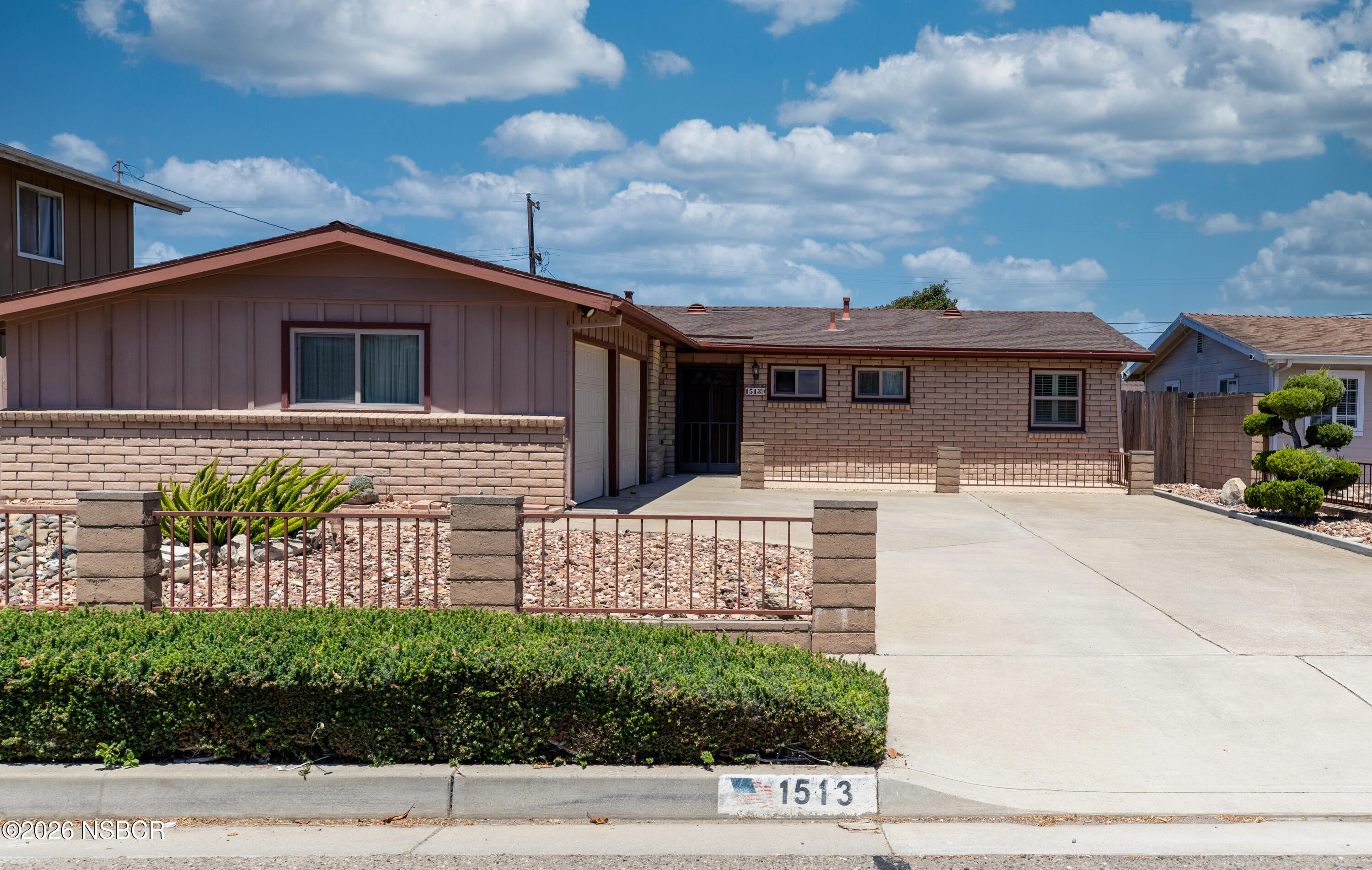 1513 W Lemon Avenue