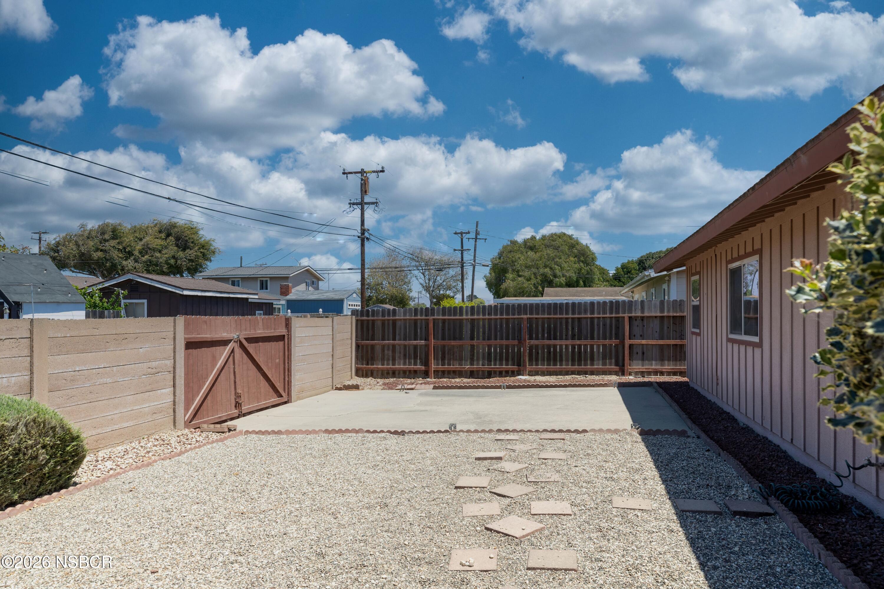 1513 W Lemon Avenue