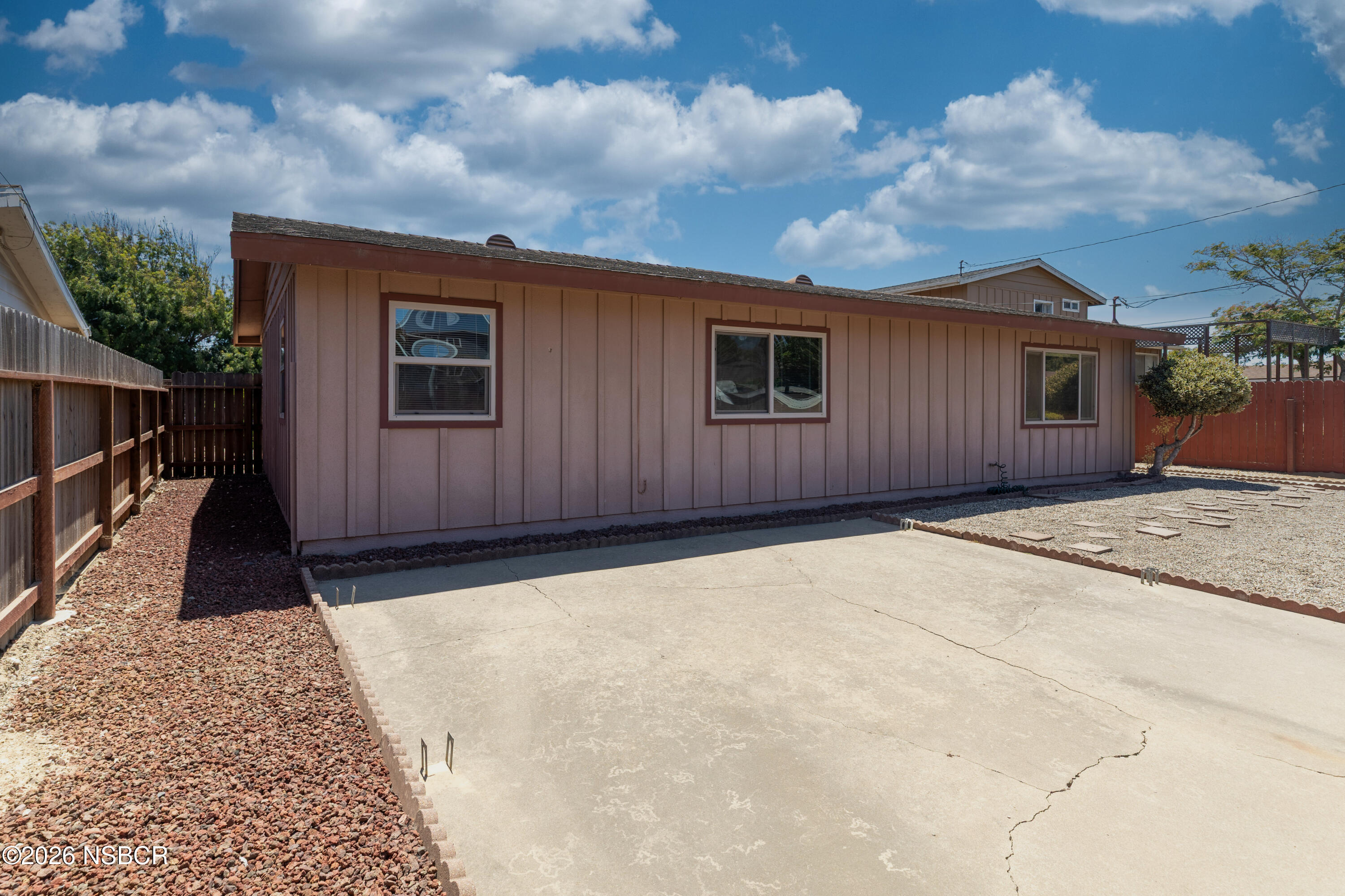 1513 W Lemon Avenue