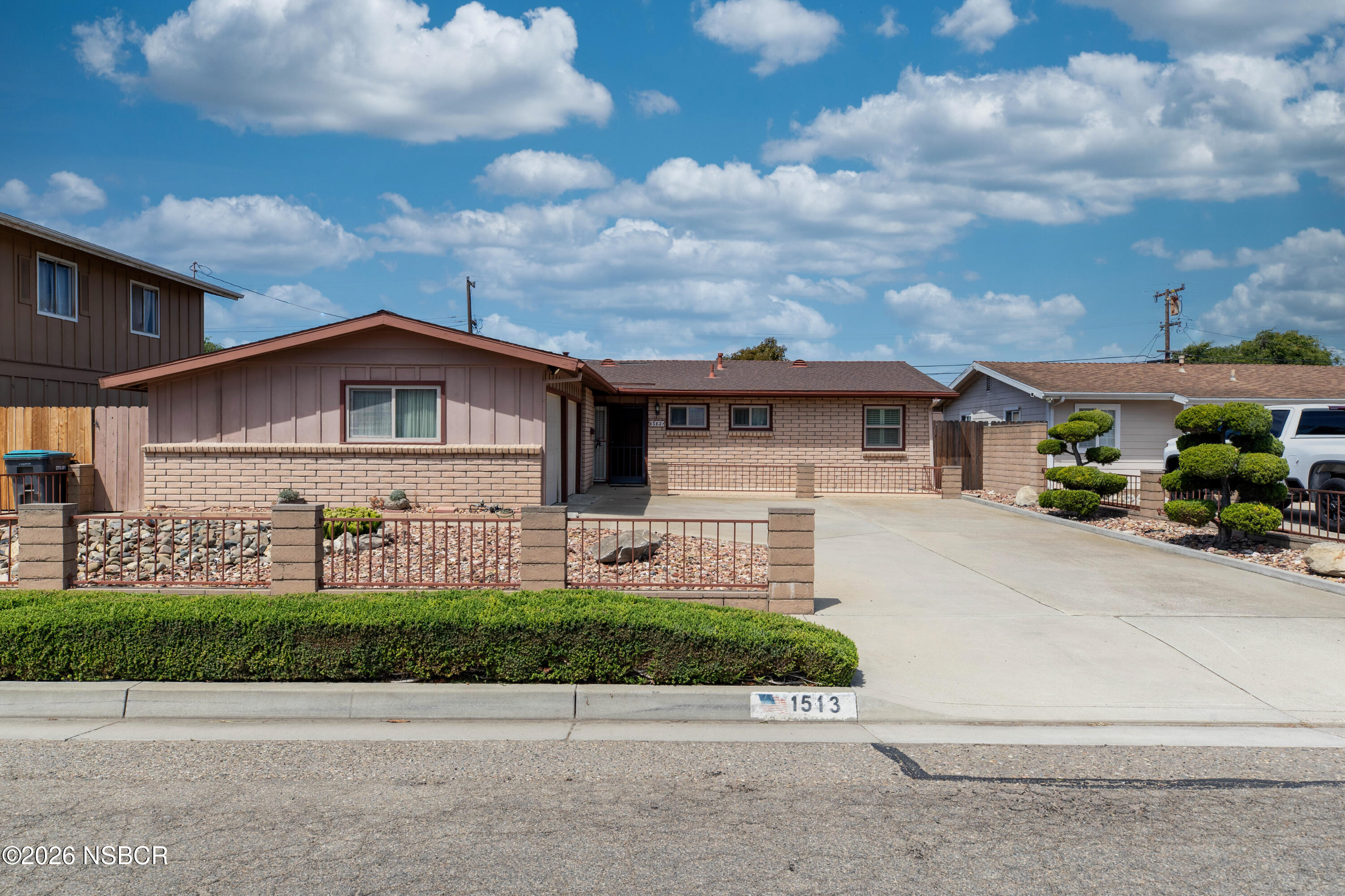 1513 W Lemon Avenue