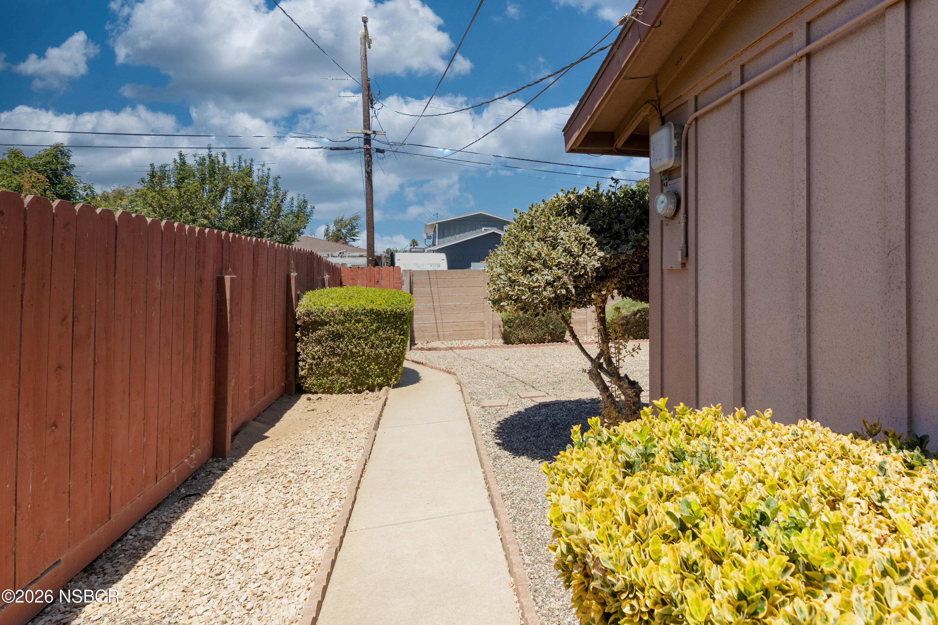 1513 W Lemon Avenue