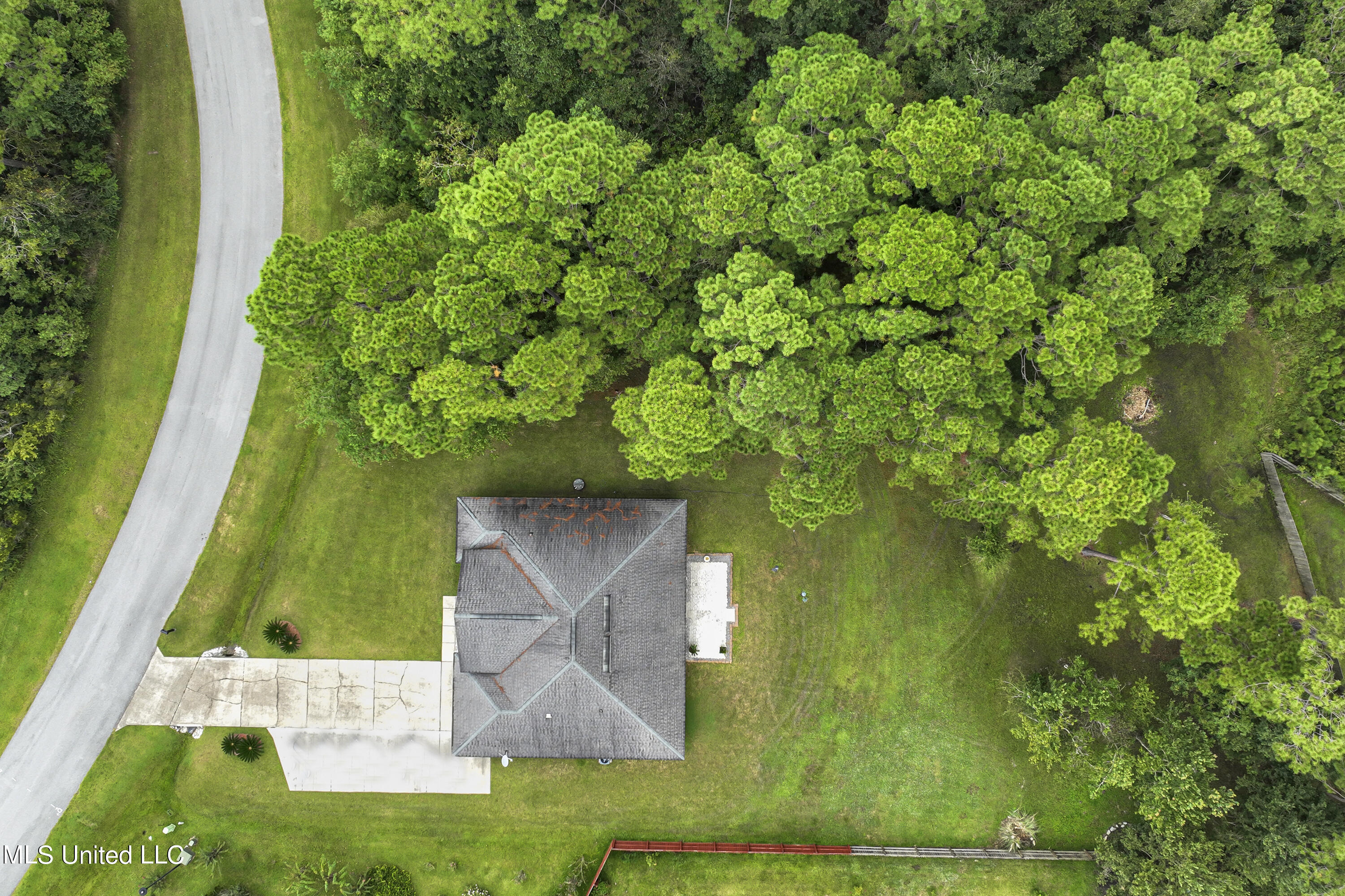 10252 Lake Forest Drive