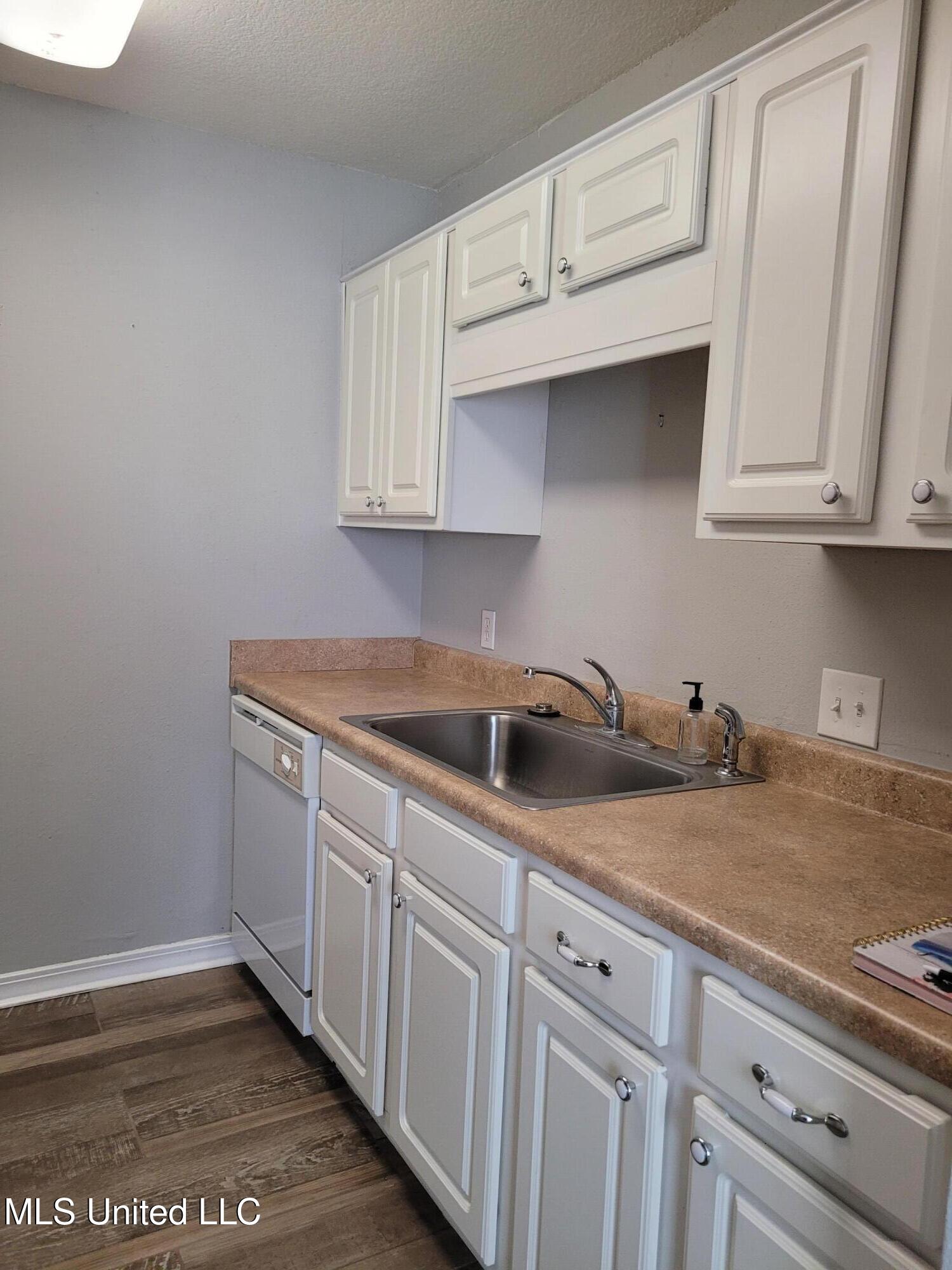 1550 E Second Street, R107