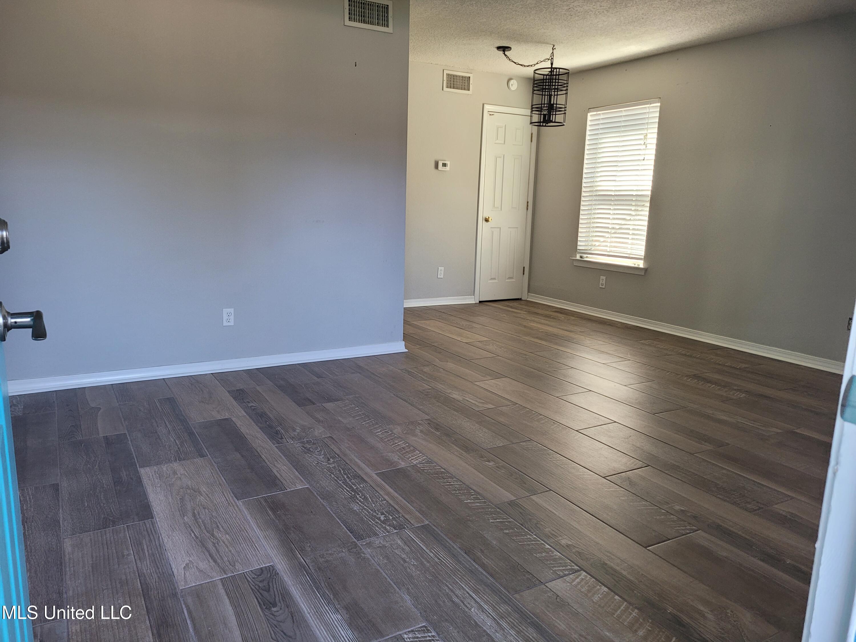 1550 E Second Street, R107