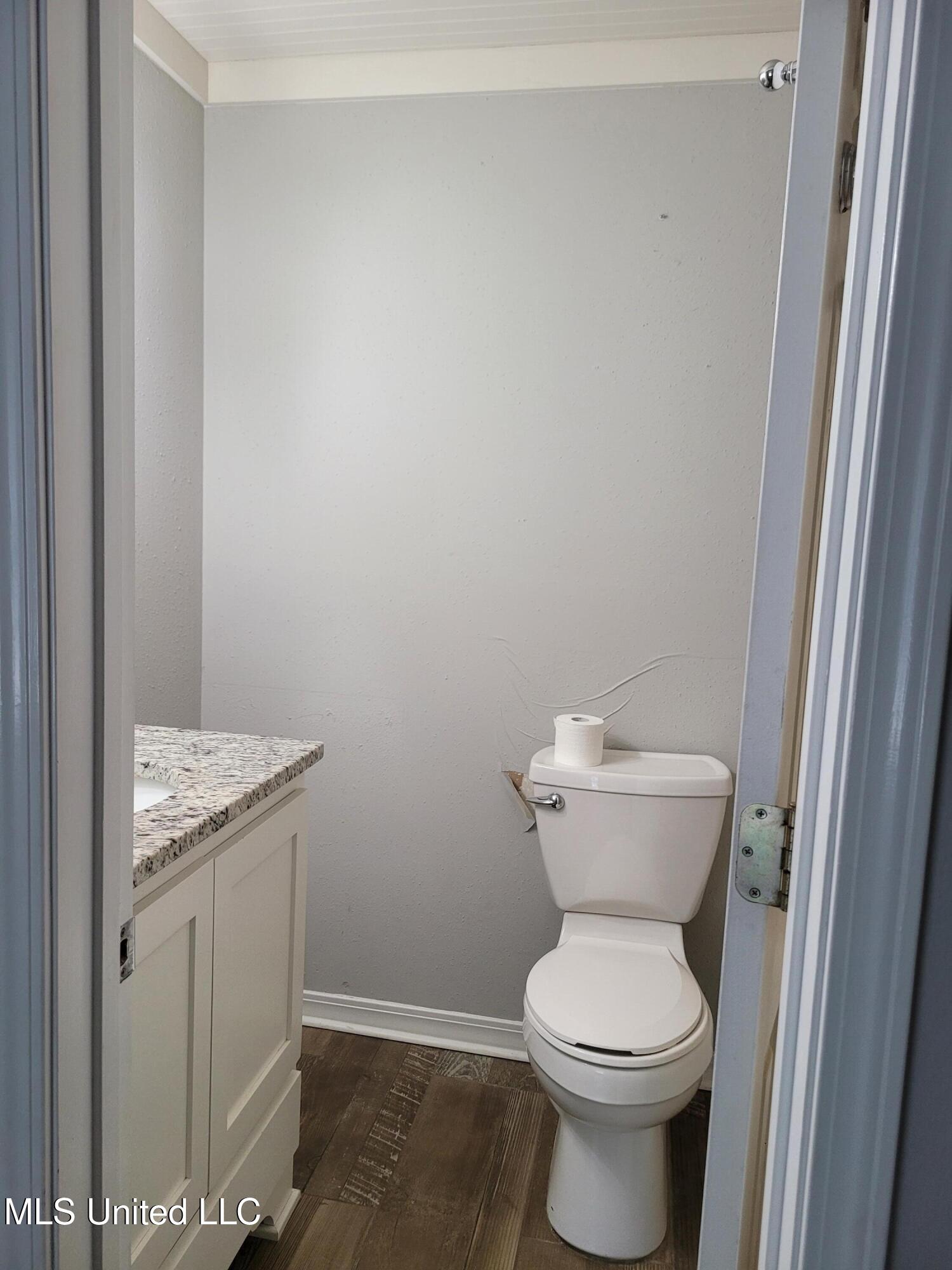 1550 E Second Street, R107