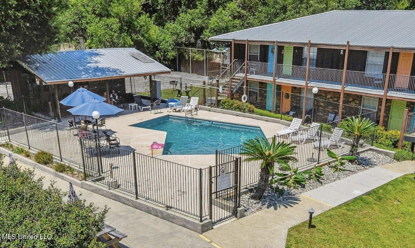1550 E Second Street, R107