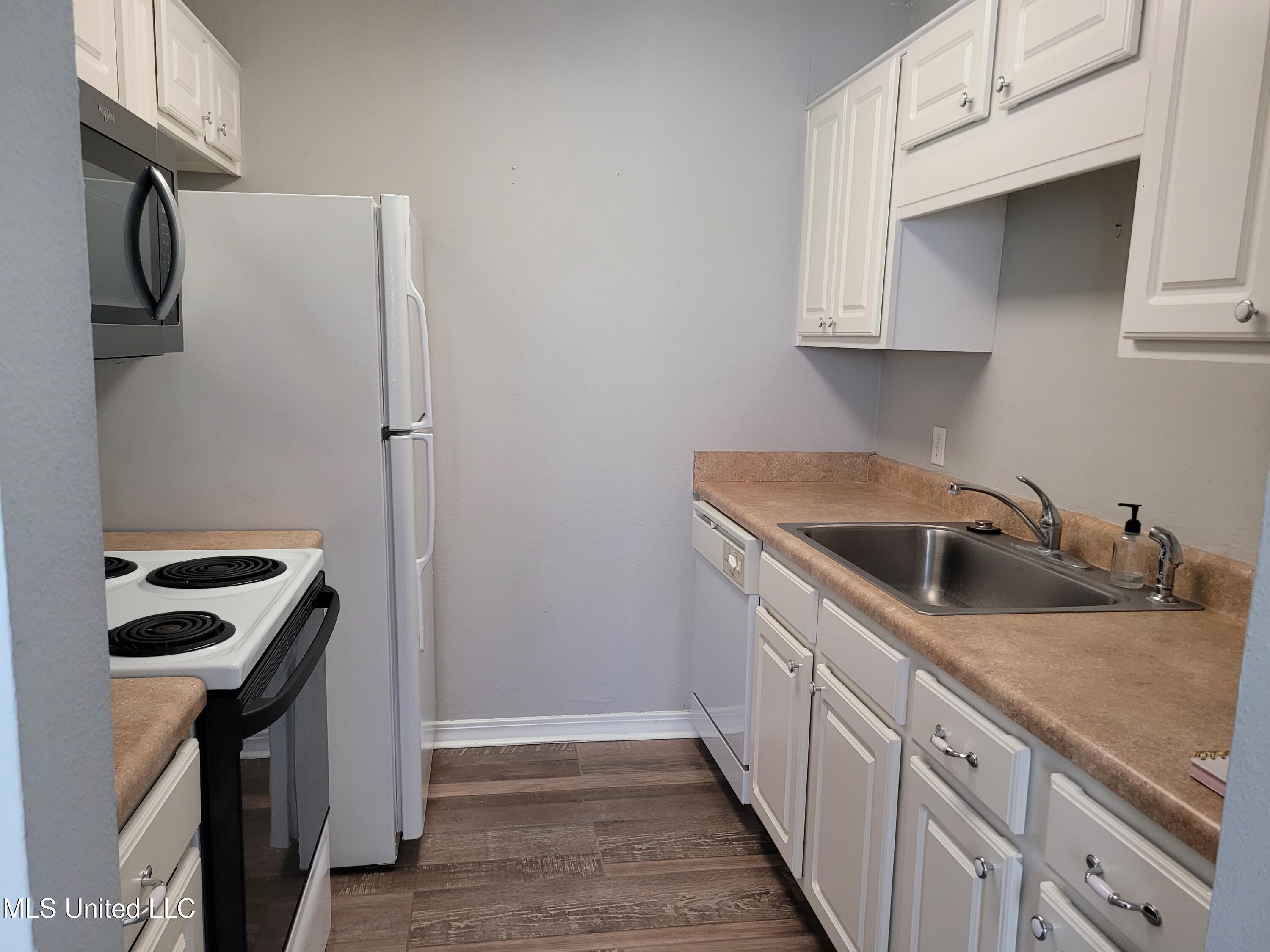 1550 E Second Street, R107