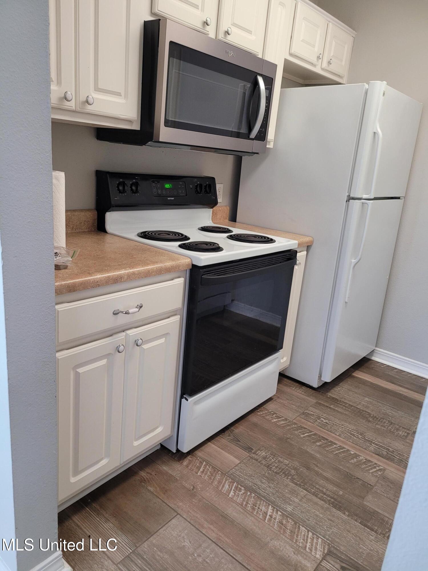 1550 E Second Street, R107