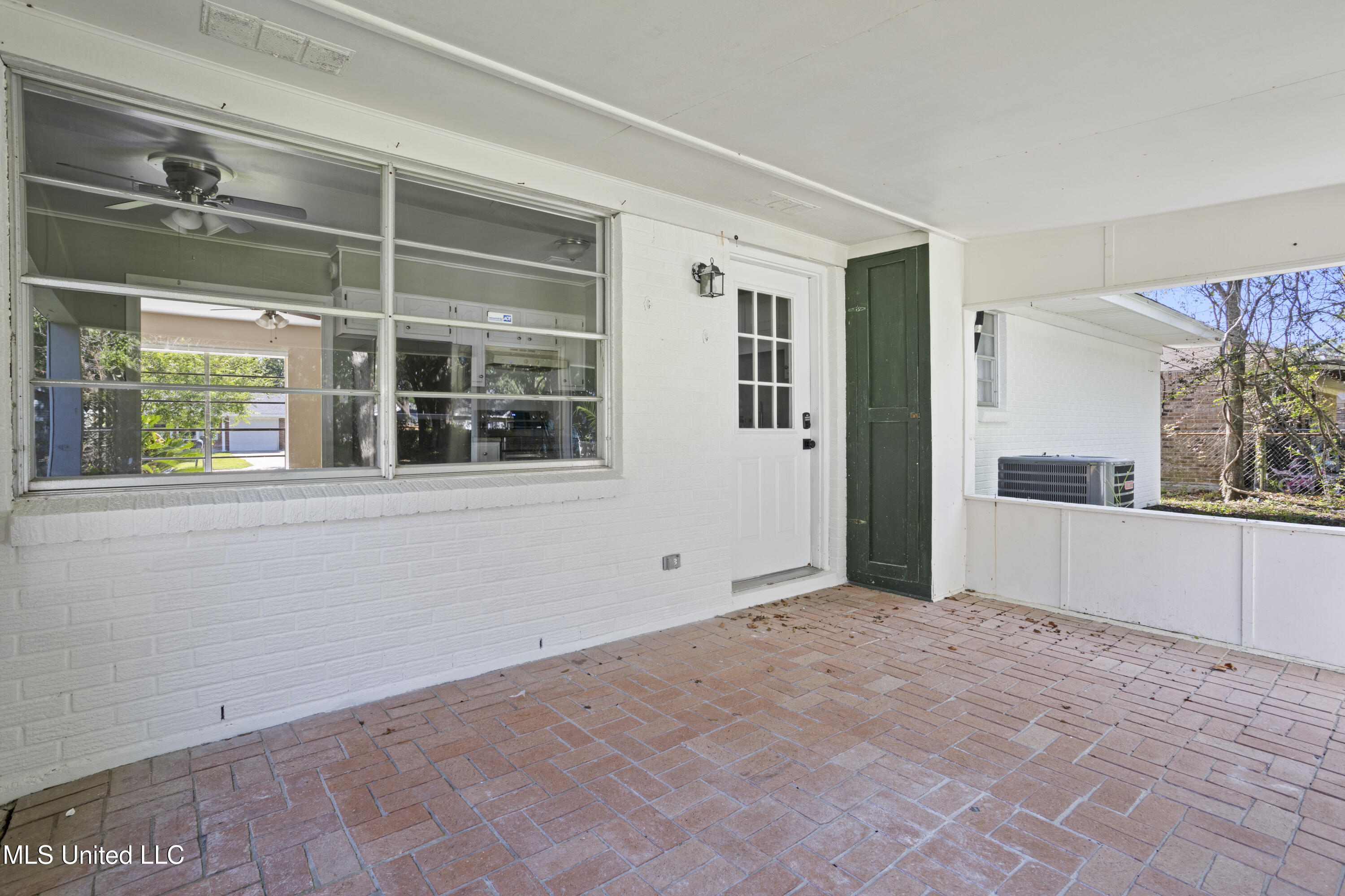 104 Lassere Circle