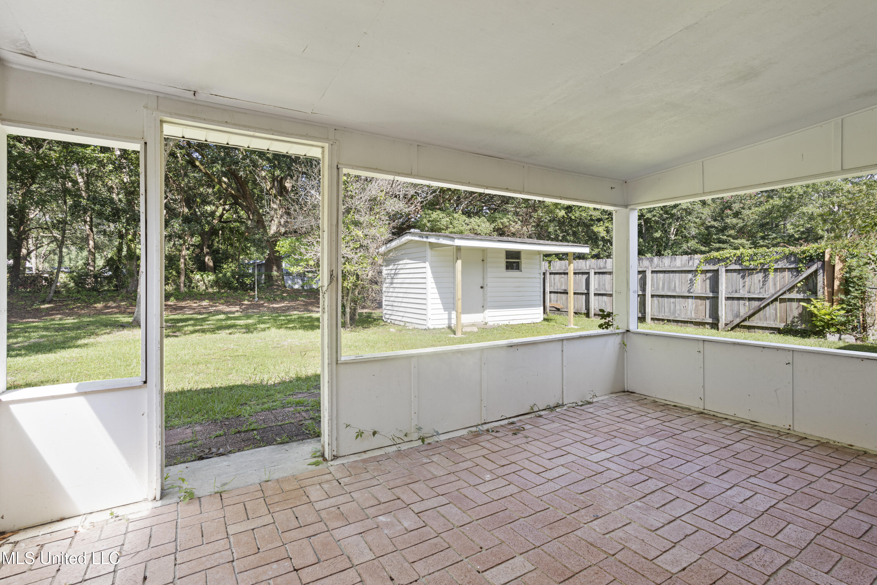104 Lassere Circle