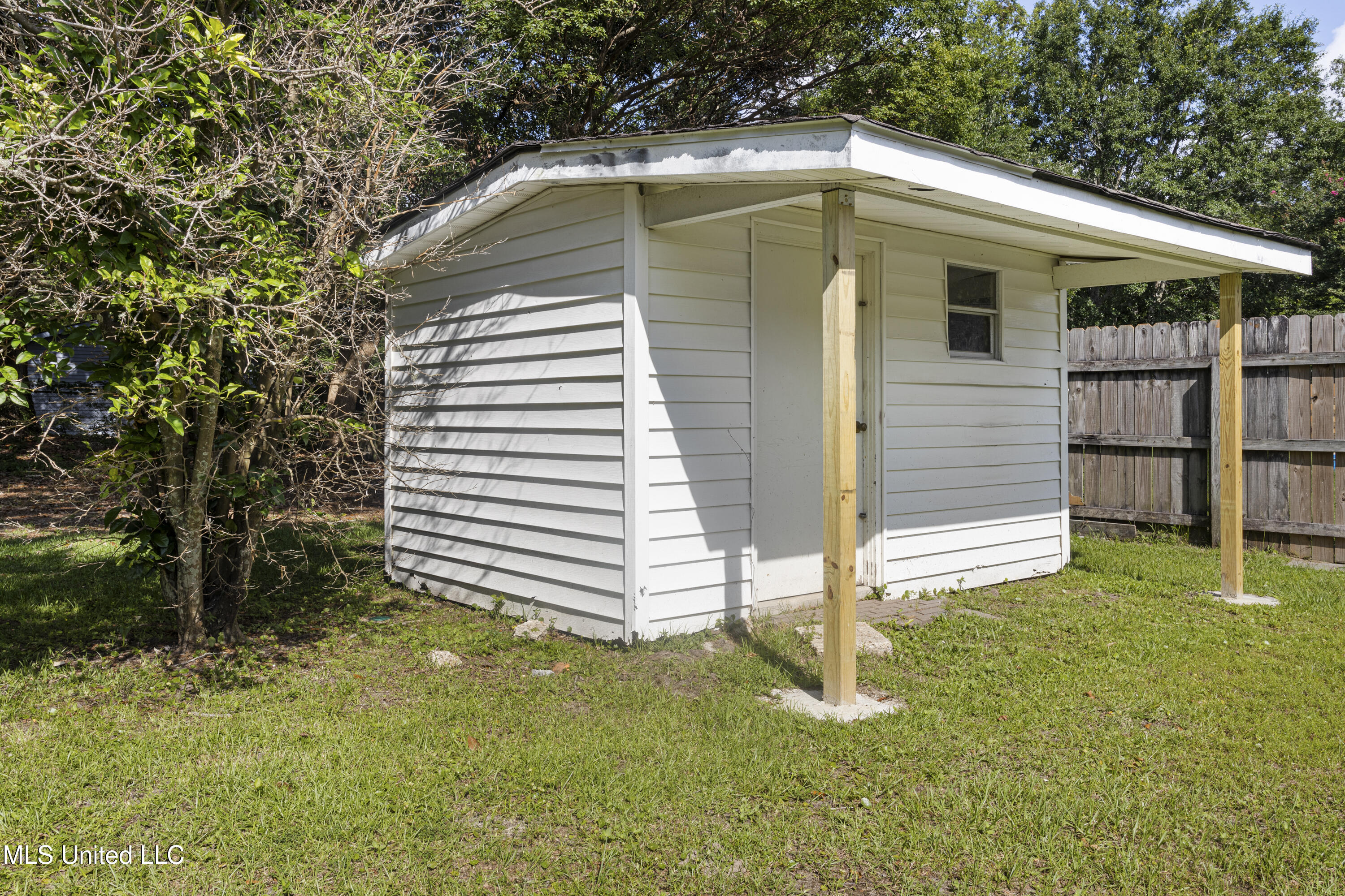104 Lassere Circle
