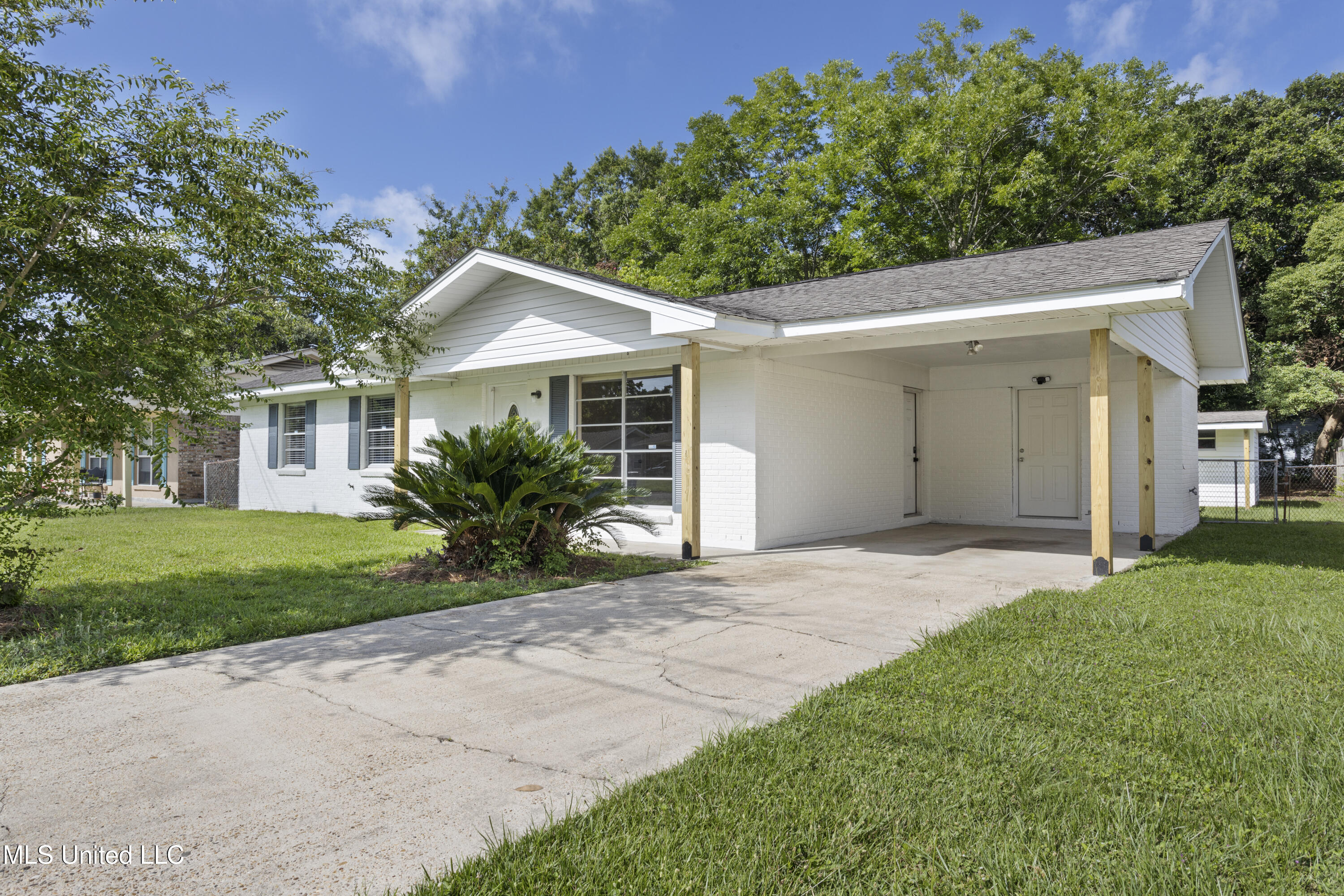 104 Lassere Circle