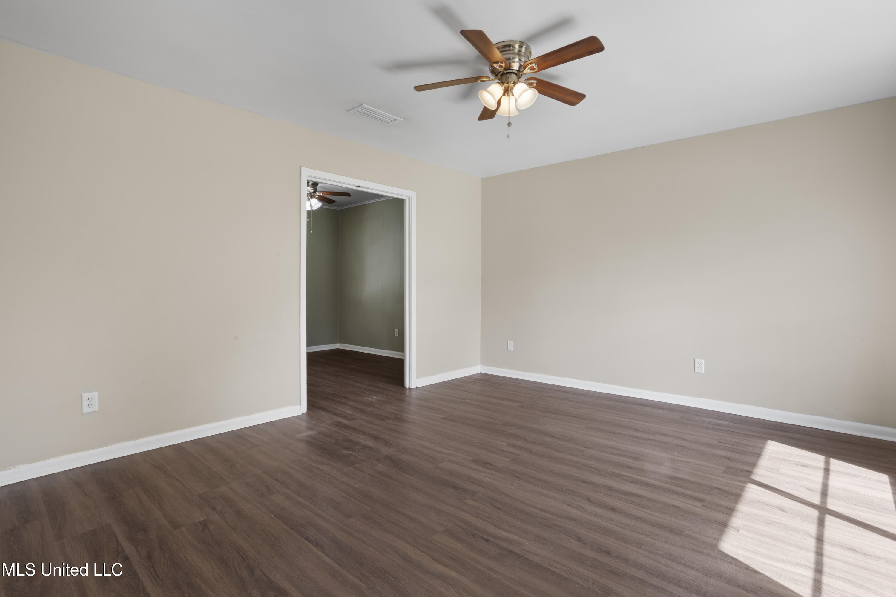 104 Lassere Circle