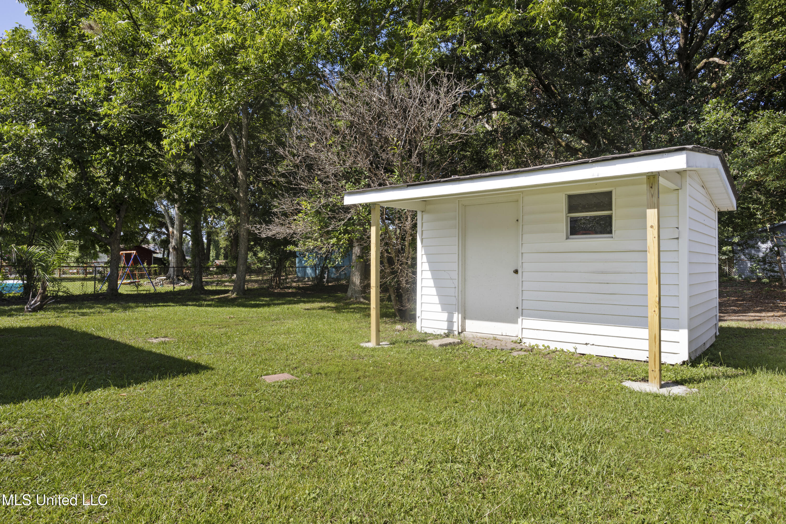104 Lassere Circle