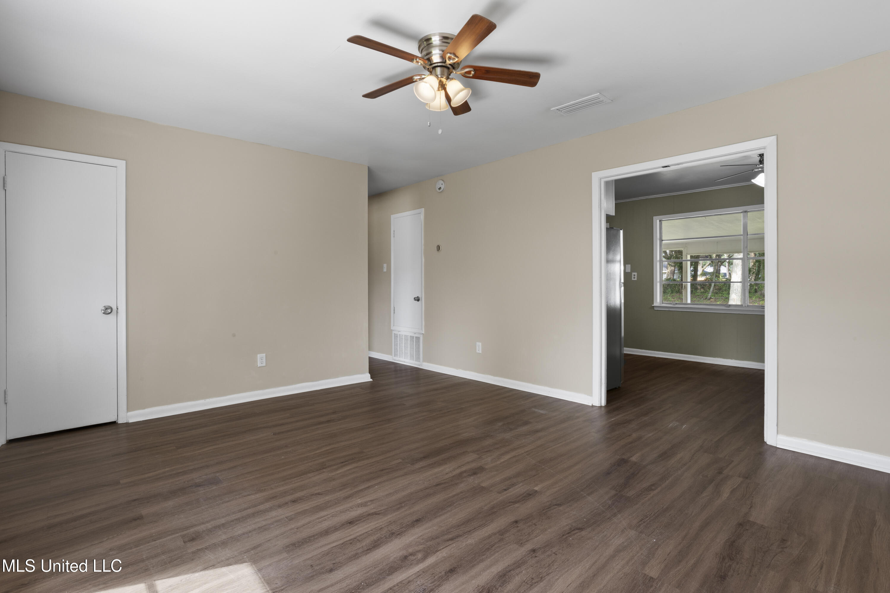 104 Lassere Circle
