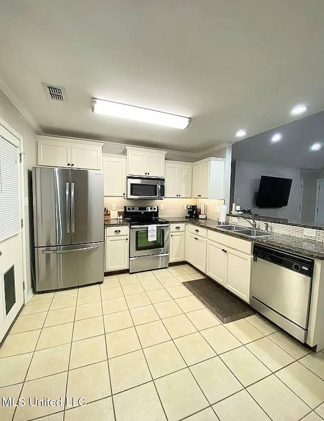 240 Lantana Boulevard