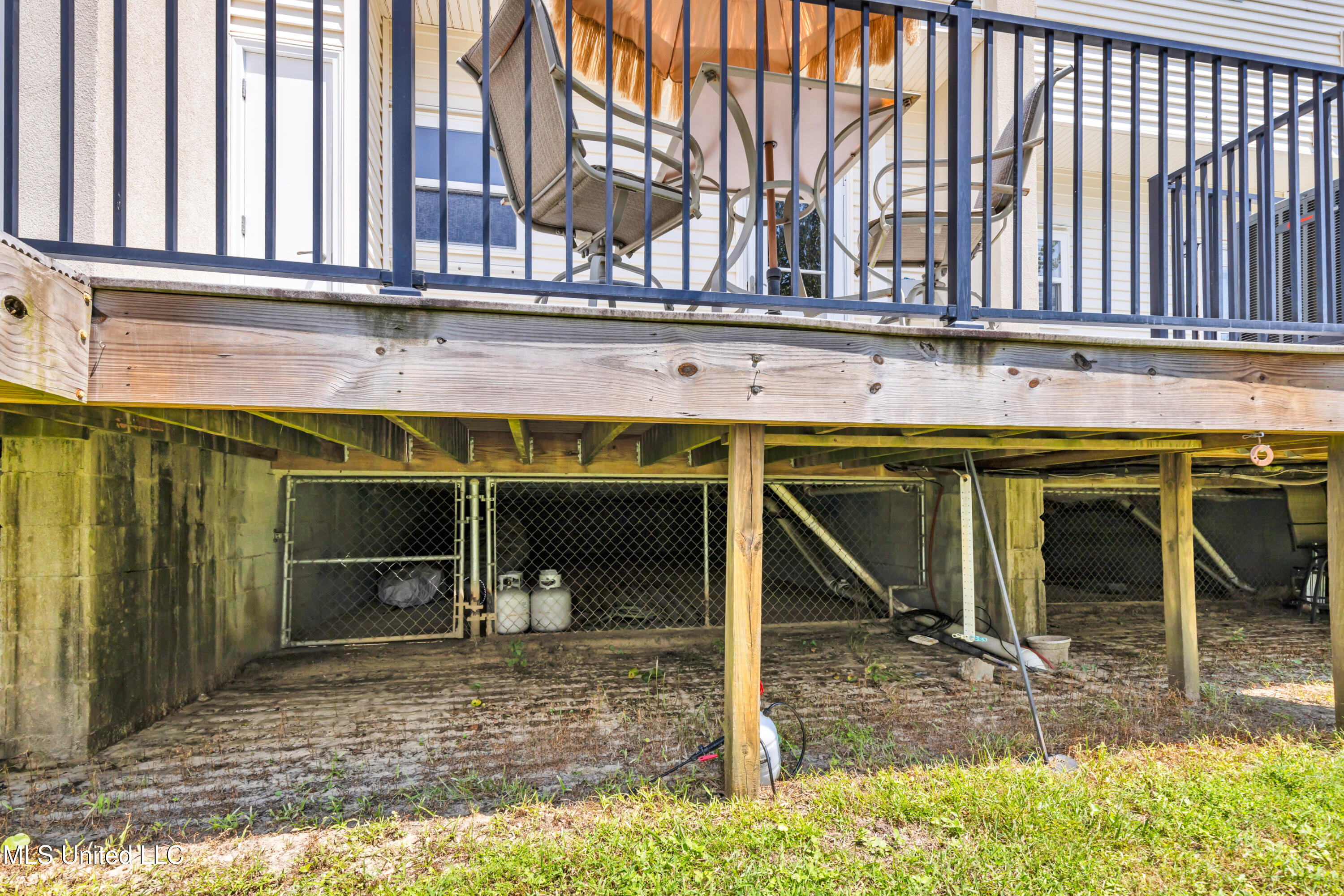 548 Beach Boulevard, 141