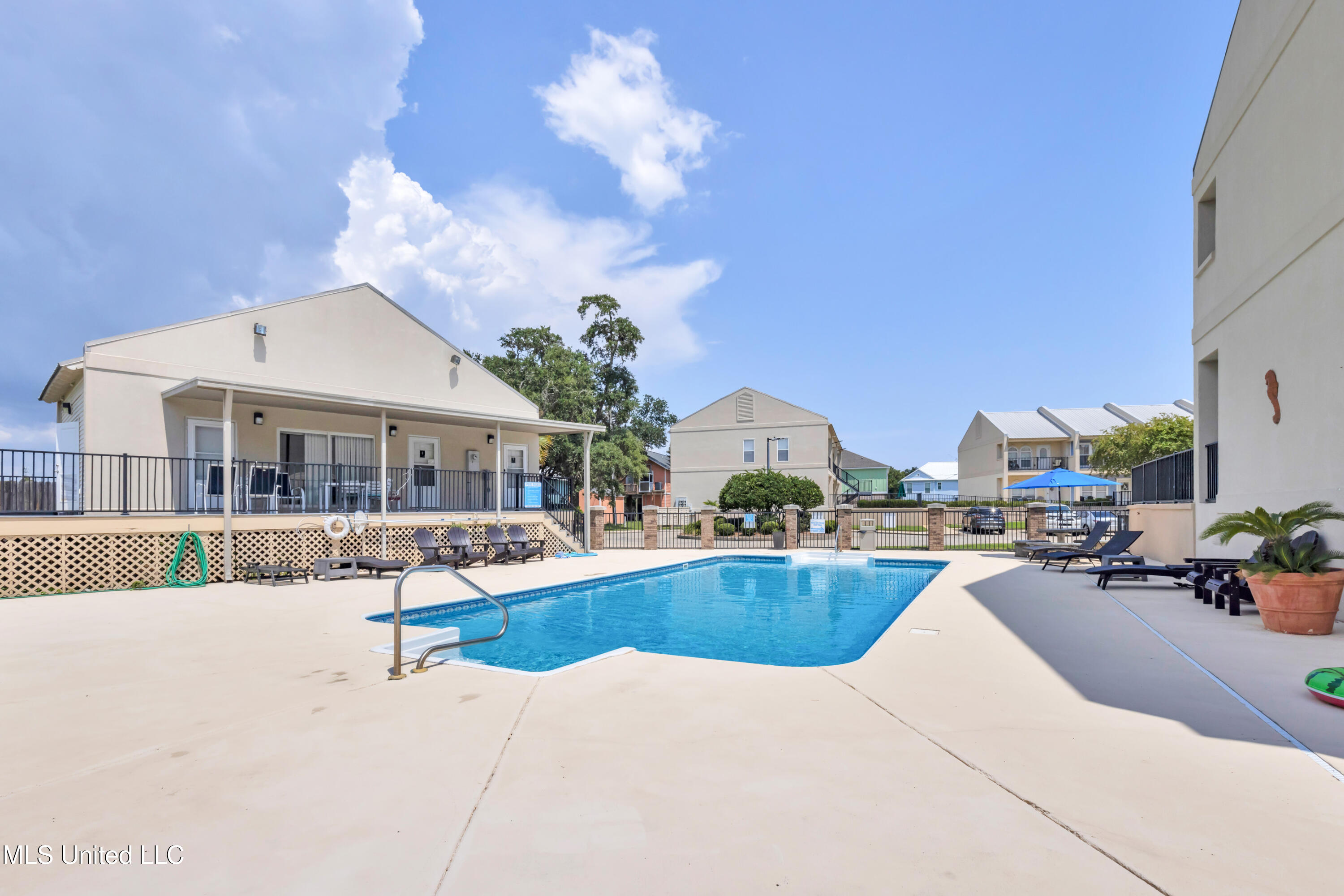 548 Beach Boulevard, 141