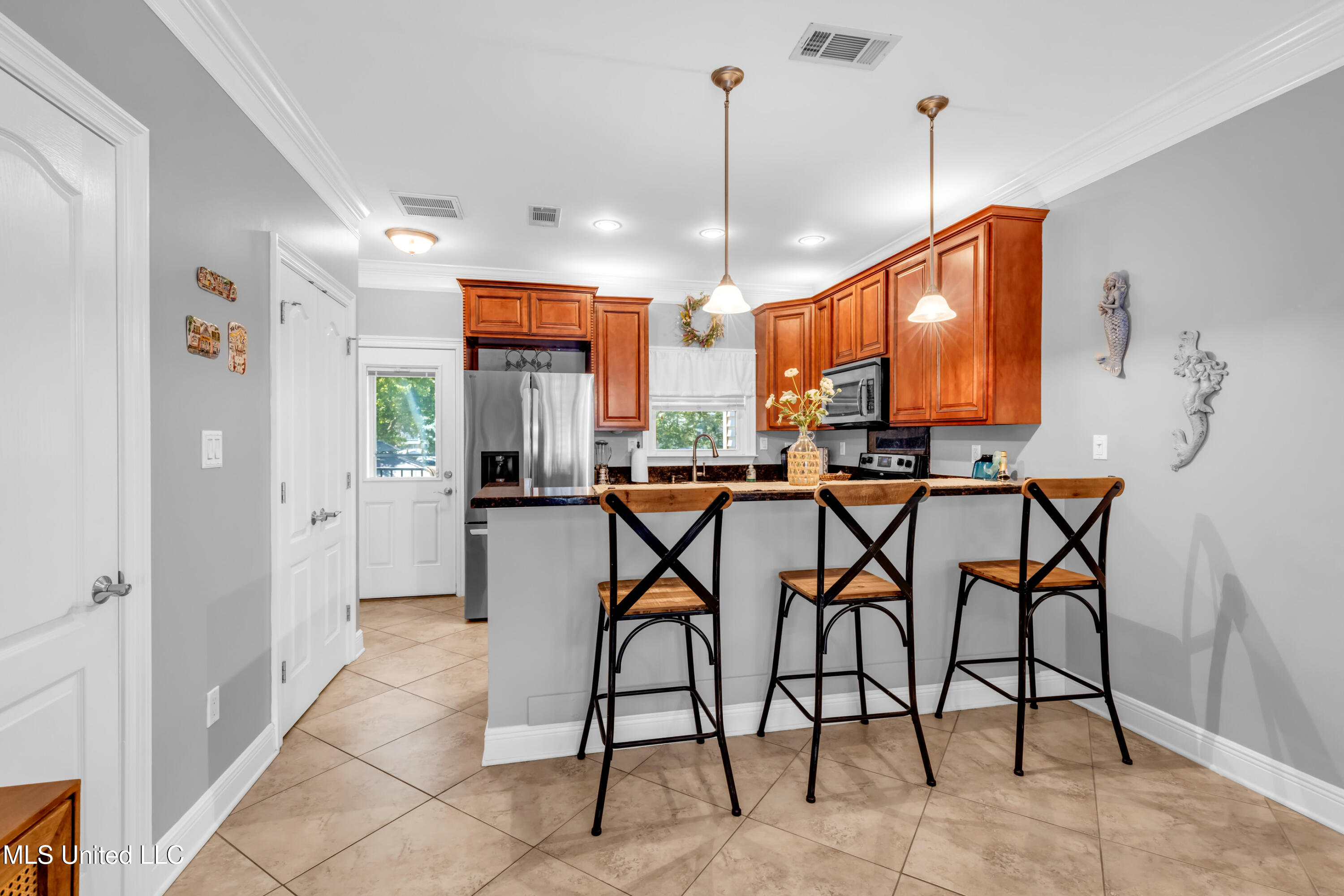 548 Beach Boulevard, 141