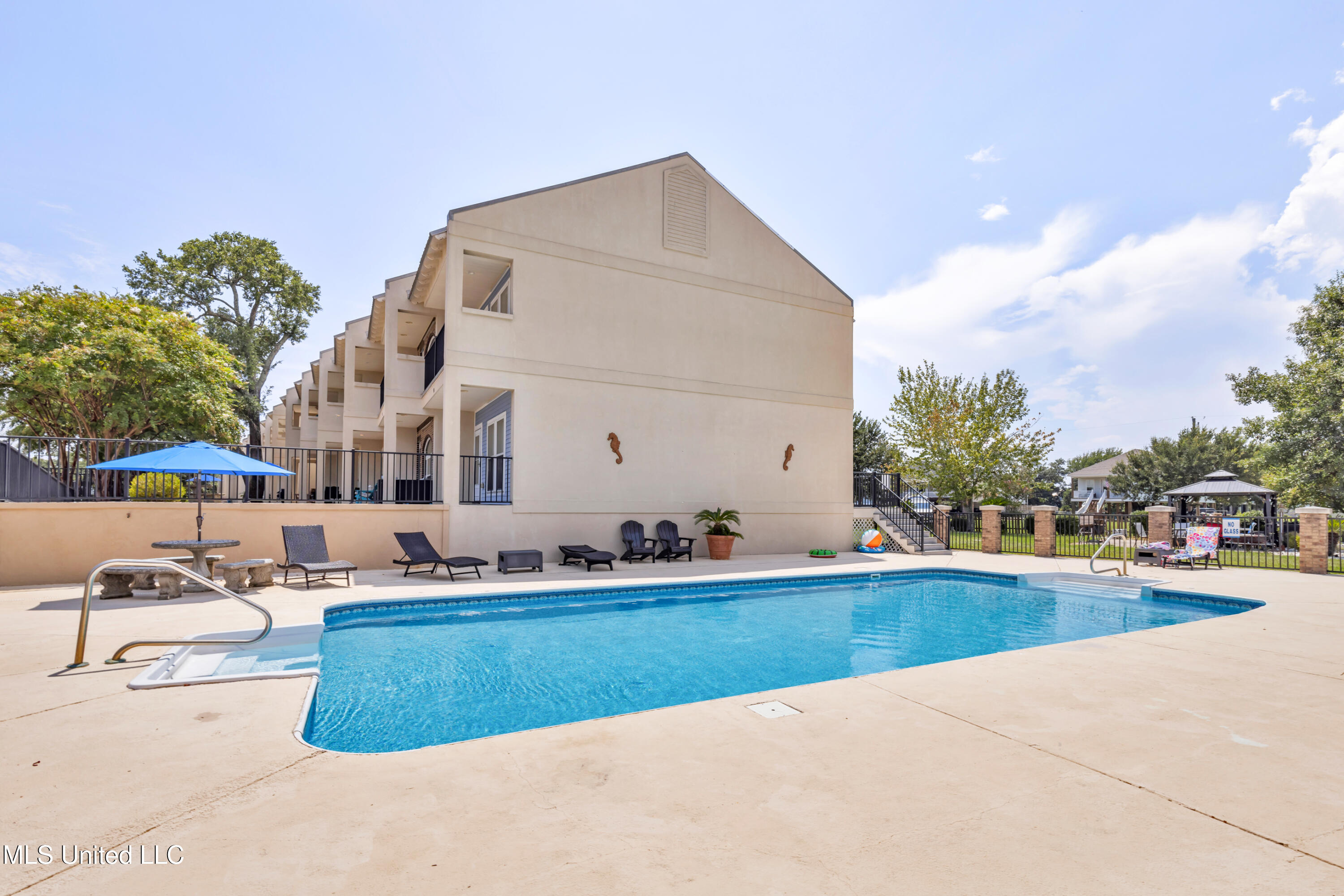 548 Beach Boulevard, 141