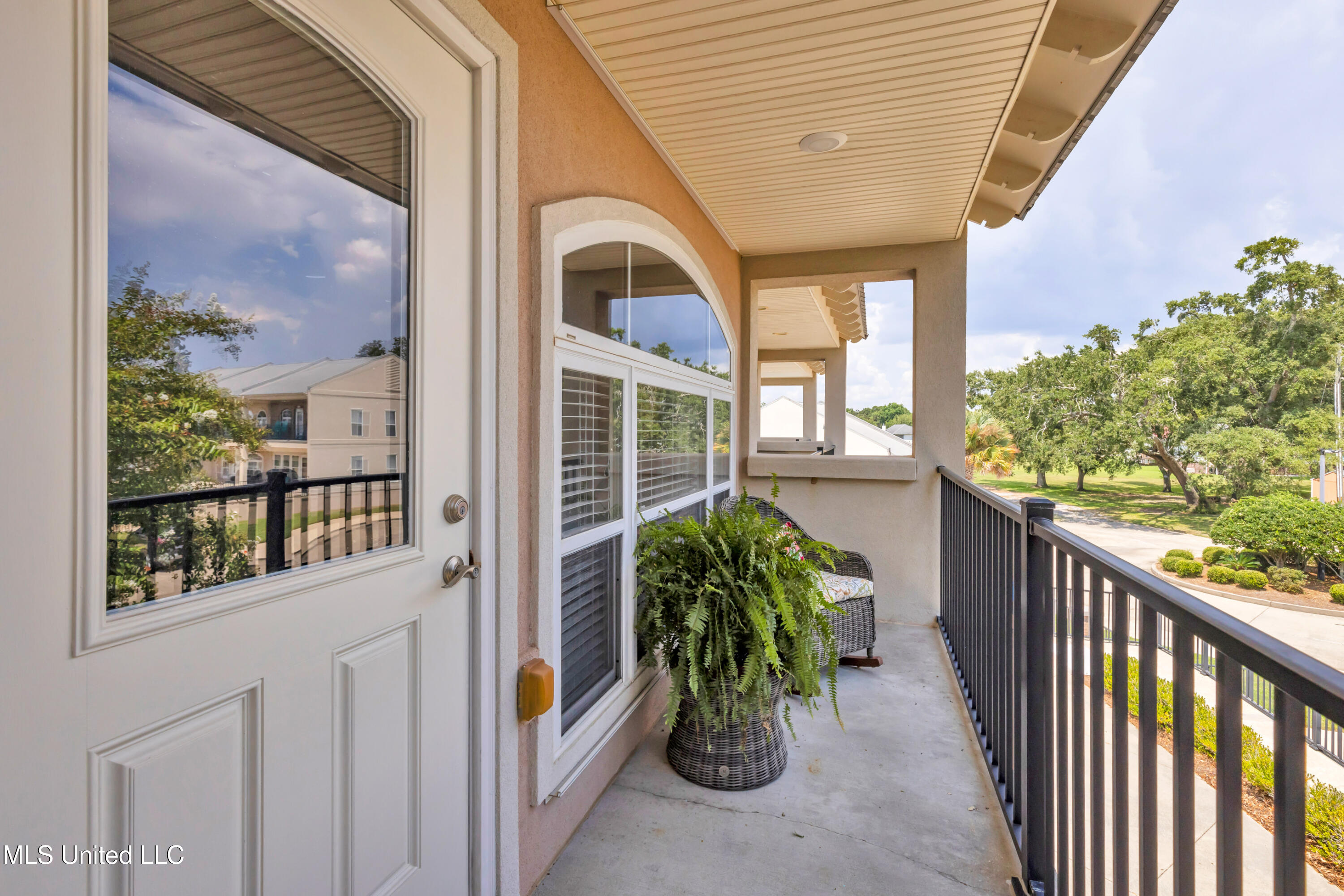 548 Beach Boulevard, 141