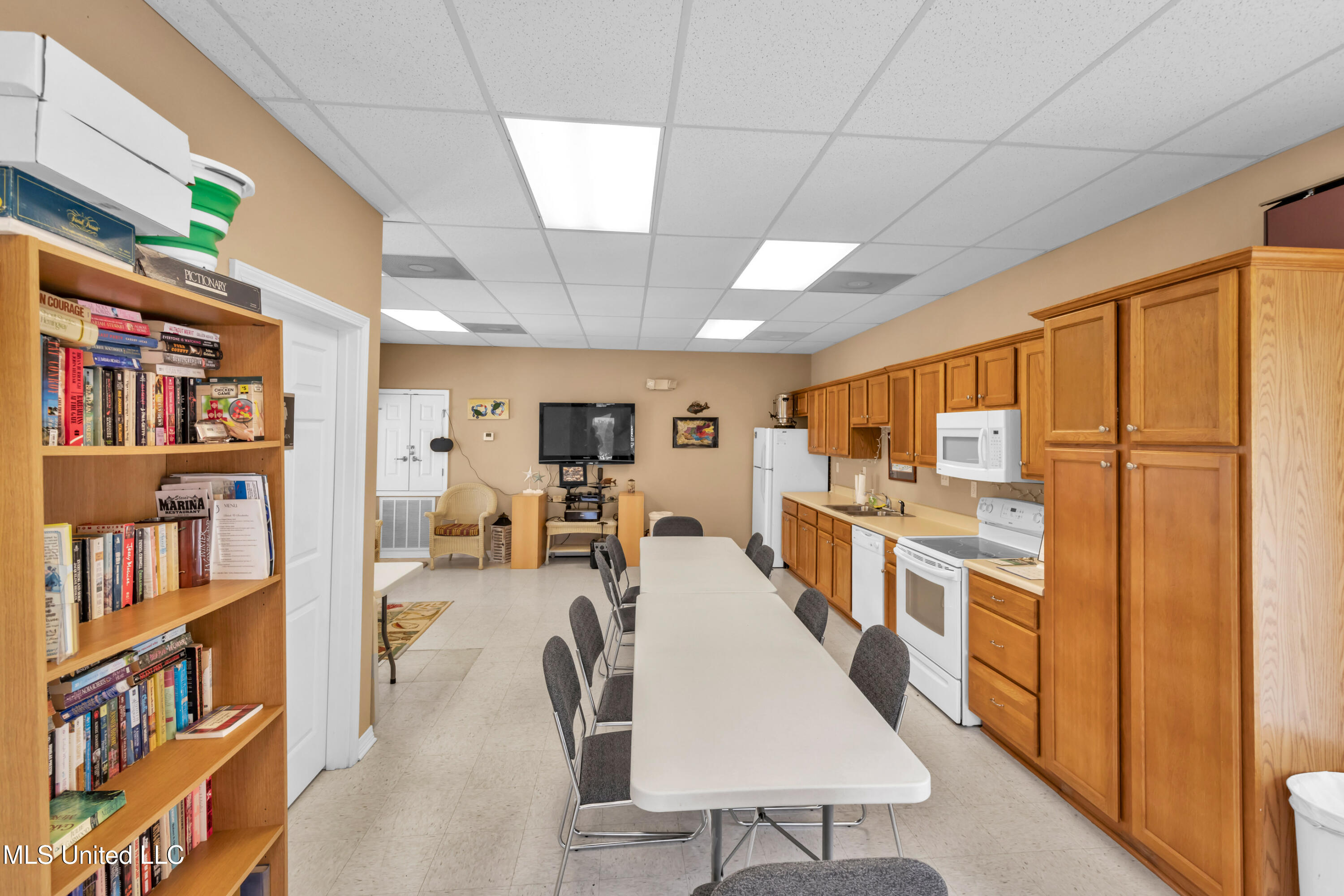 548 Beach Boulevard, 141