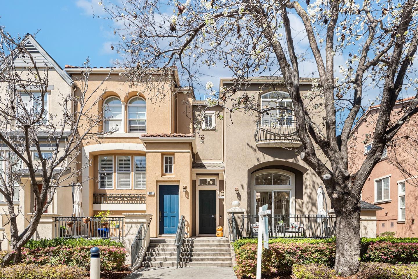 976 Cole PL