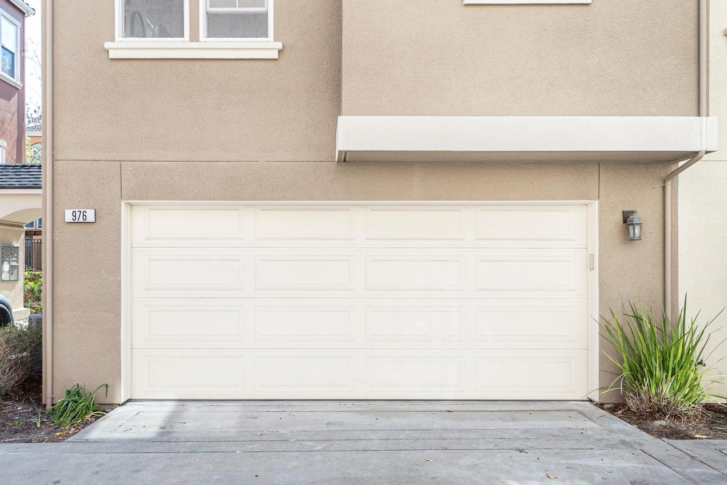 976 Cole PL