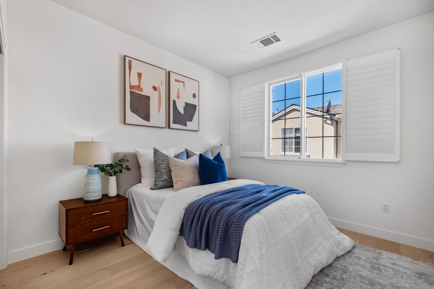 976 Cole PL