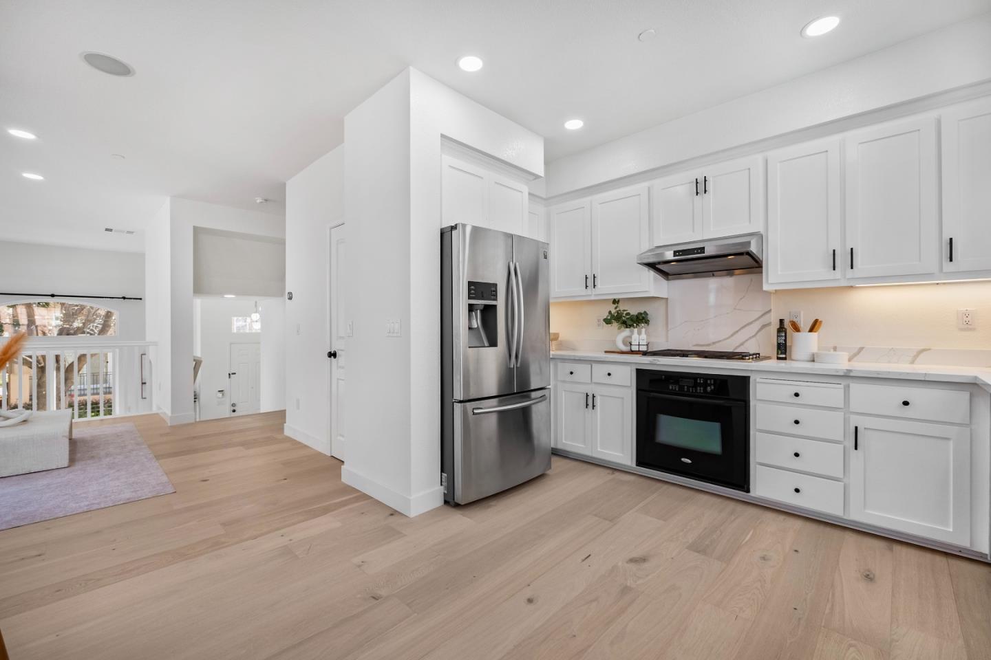 976 Cole PL