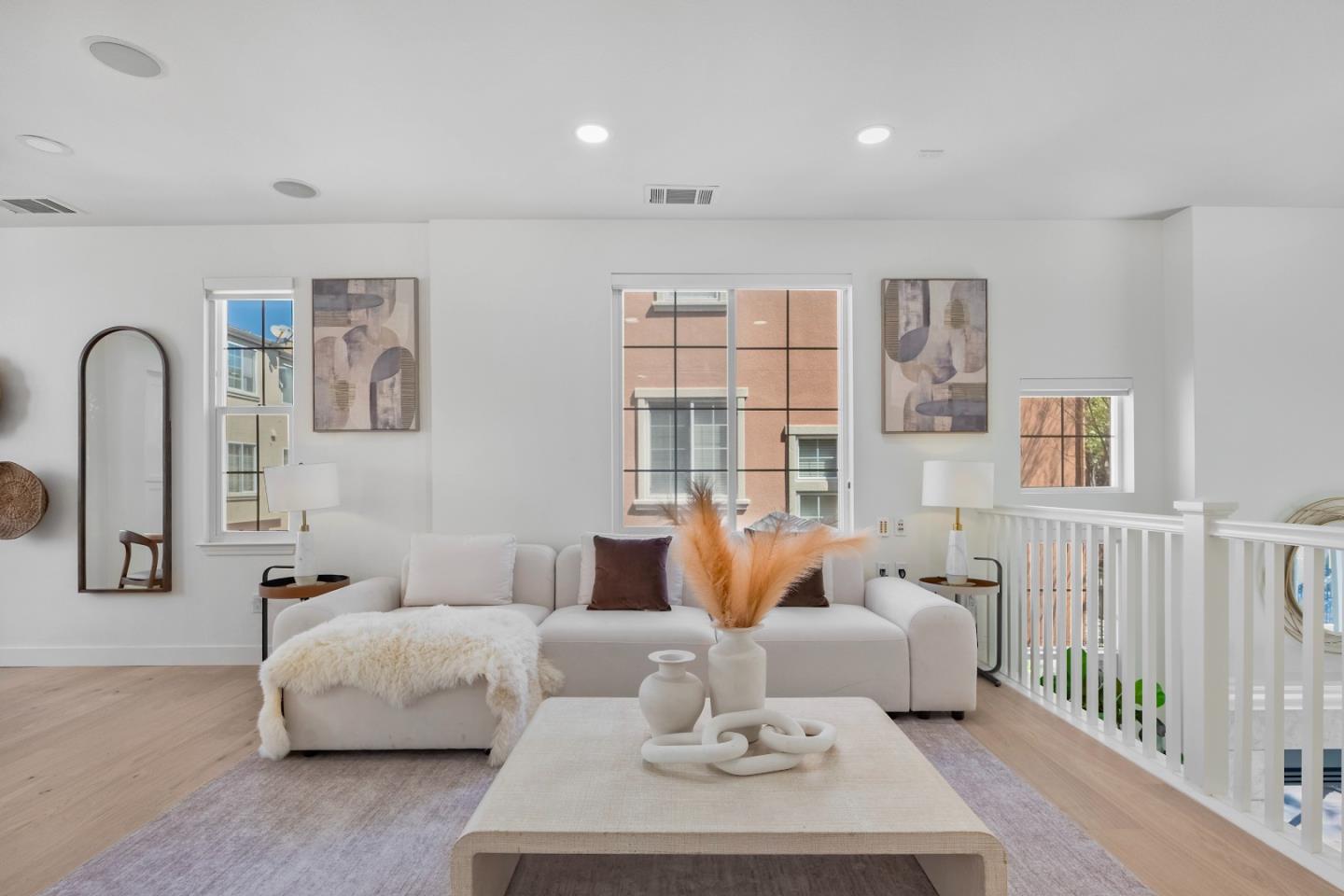 976 Cole PL