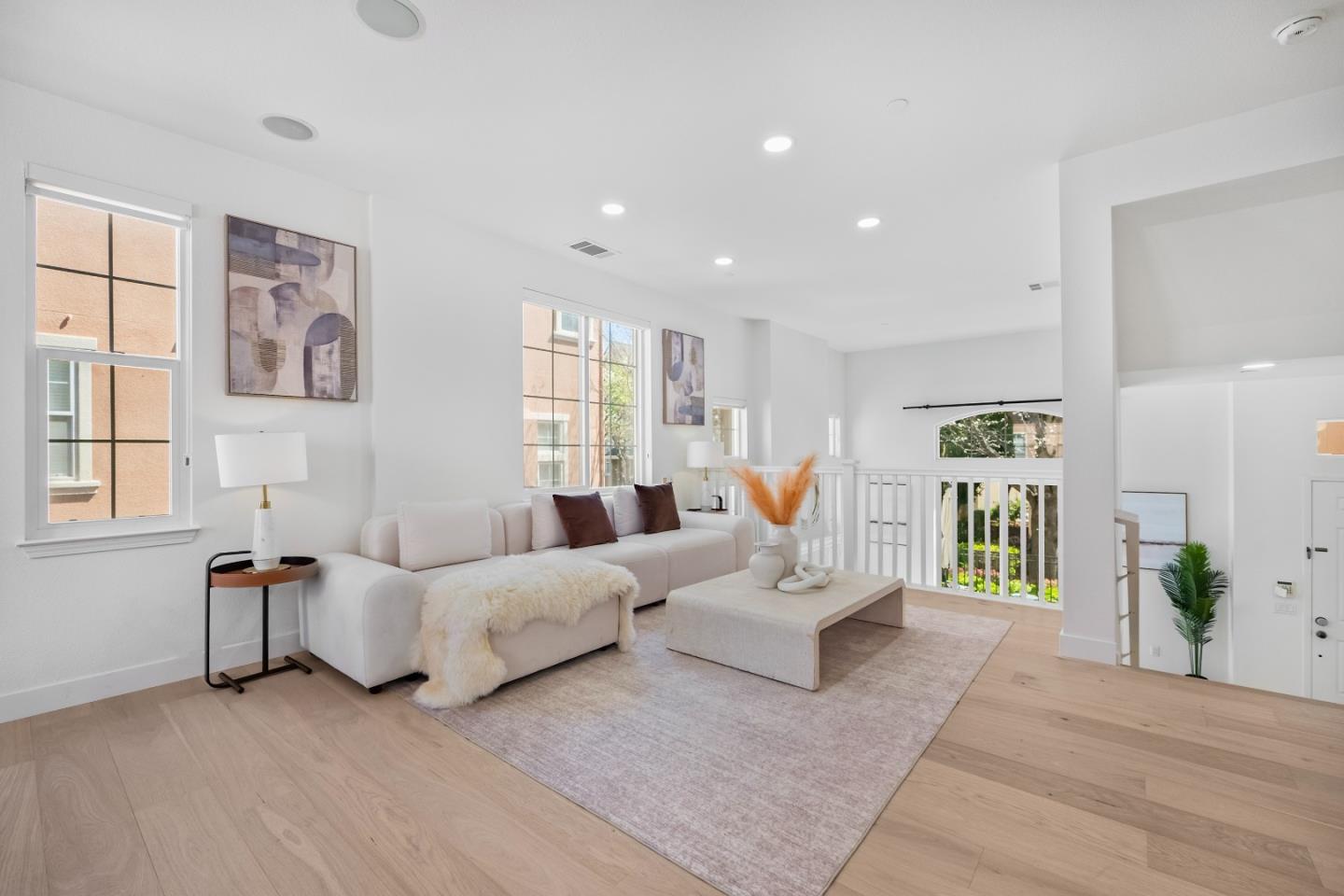 976 Cole PL