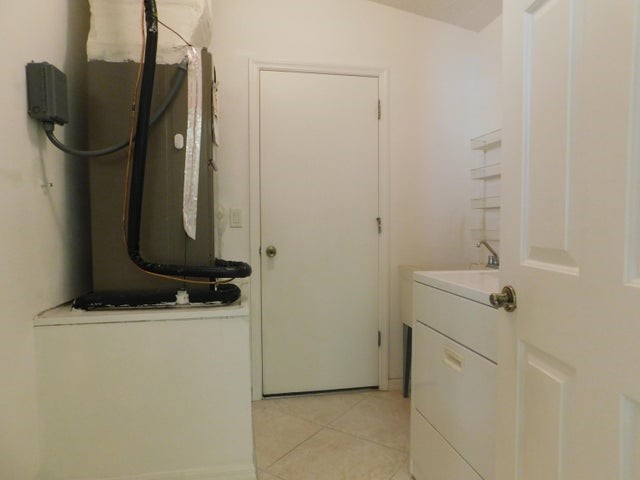 1096 W 13th Square