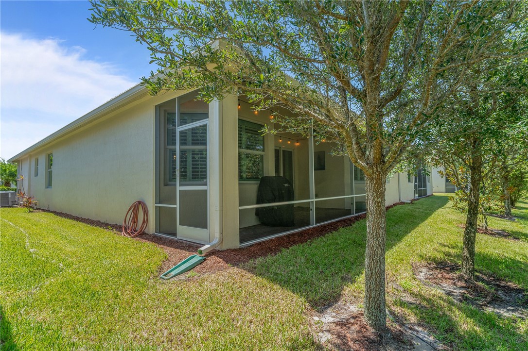 1832 Red Oak Terrace