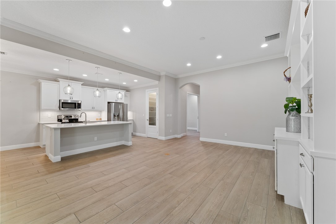 1832 Red Oak Terrace