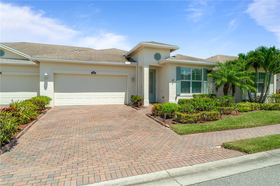 1832 Red Oak Terrace