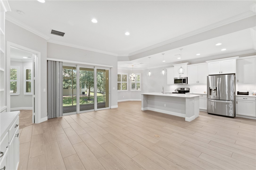 1832 Red Oak Terrace