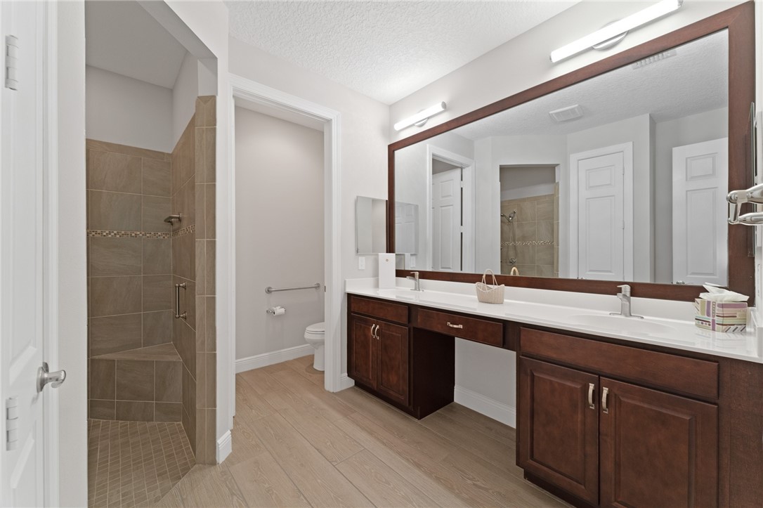 1832 Red Oak Terrace