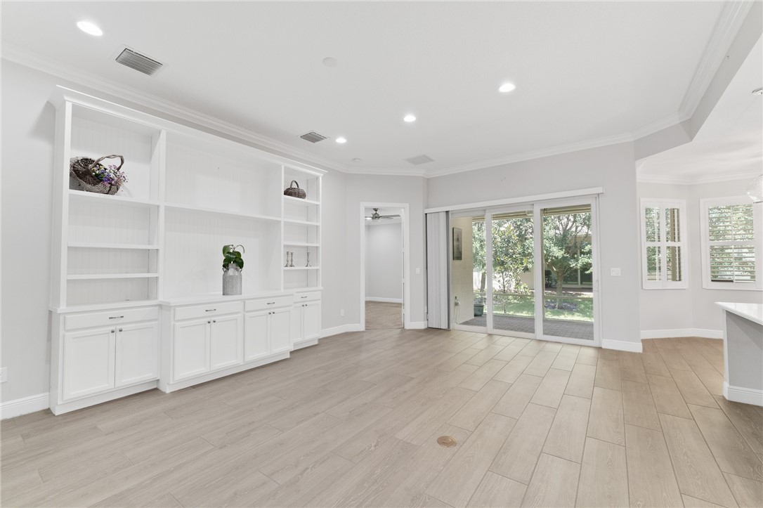 1832 Red Oak Terrace