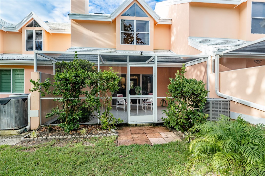 1422 Coral Oak Lane 1102