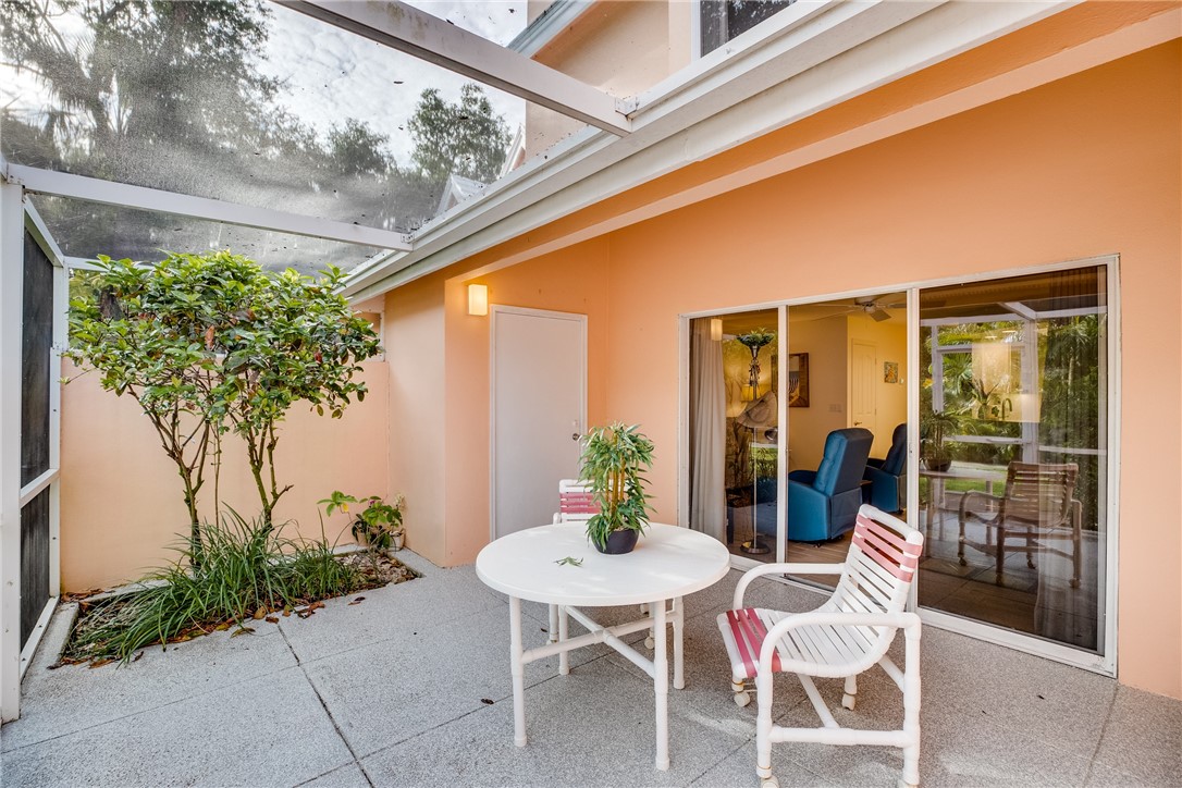 1422 Coral Oak Lane 1102