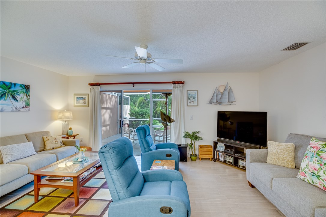 1422 Coral Oak Lane 1102