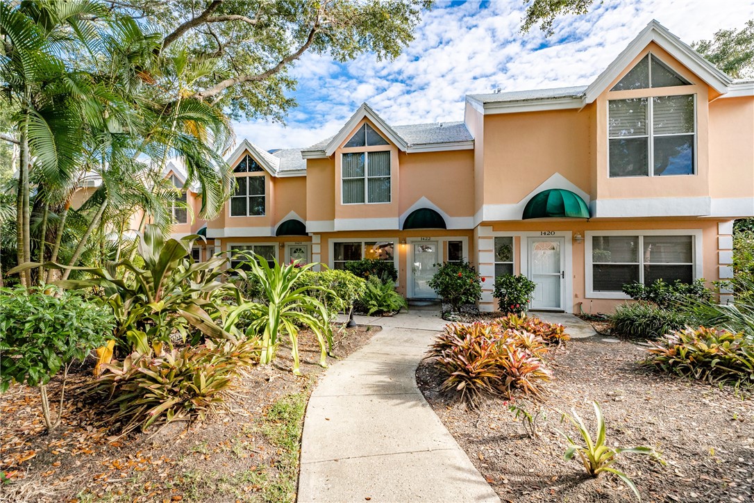 1422 Coral Oak Lane 1102