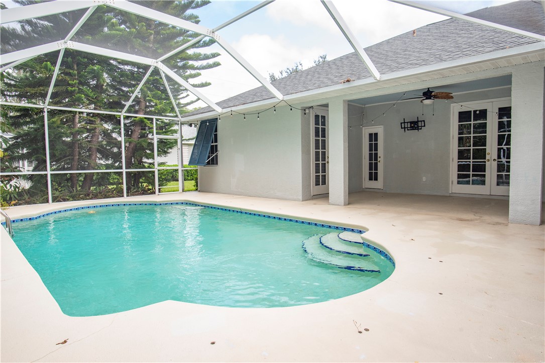 325 40th Court SW